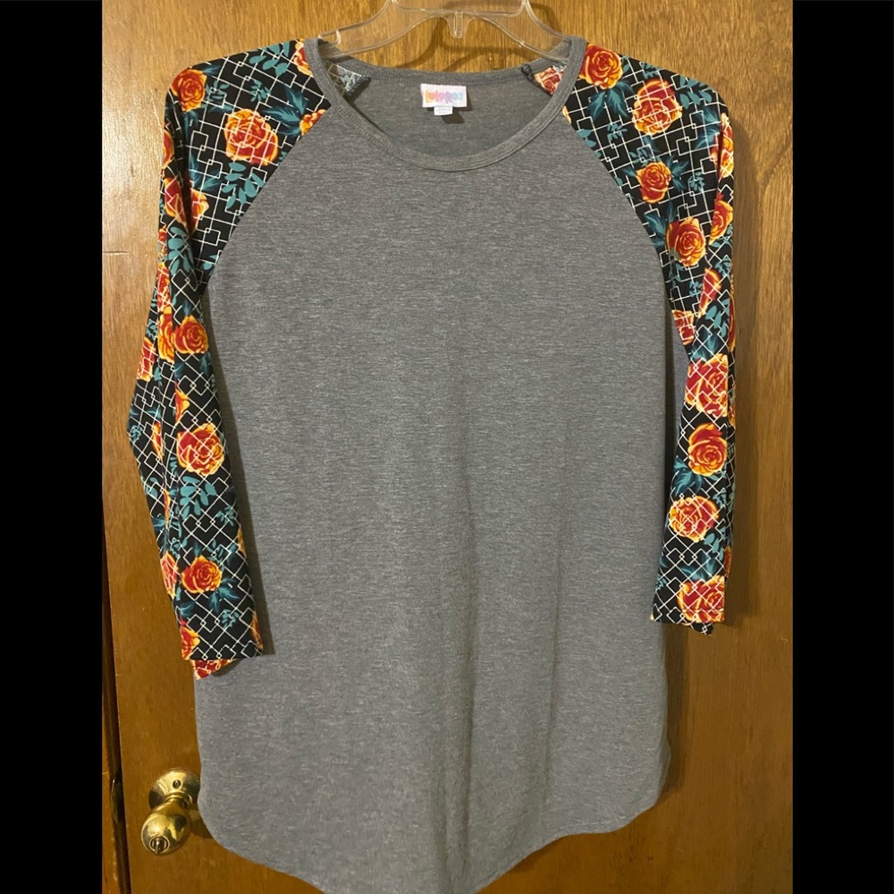 LulaRoe 2XL gray tee flowered sleeves